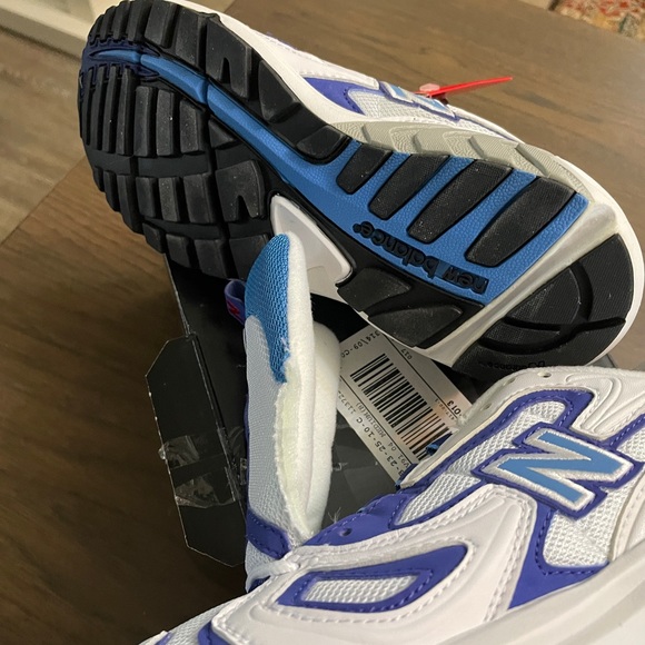 Women New Balance athletic shoes - Picture 3 of 6